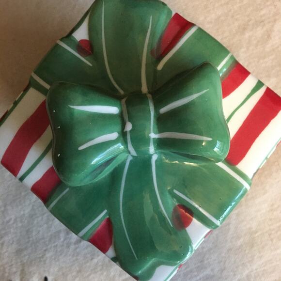 Ceramic Hand Painted Lidded Christmas - Holiday Box / Trinket / Candy Dish - Picture 2 of 7
